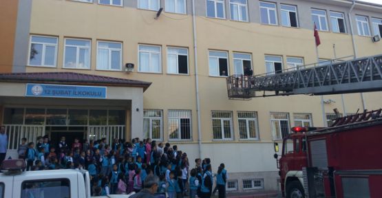 12 ŞUBAT İLKOKULU’NDA EĞİTİM VE TATBİKAT 