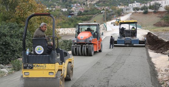 ERDEMLİ’DE BETON YOLA DEVAM