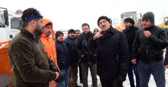 KARLA MÜCADELEDE EKİPLER GECE GÜNDÜZ ÇALIŞIYOR