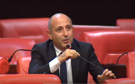 ÖZTUNÇ, KAHRAMANMARAŞLININ ÇİLESİNİ BAKANIN YÜZÜNE VURDU!