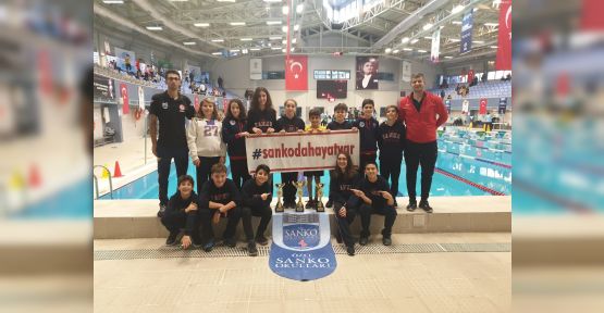 SANKOLU YÜZÜCÜLER KURTULUŞ KUPASI İÇİN KULAÇ ATTI