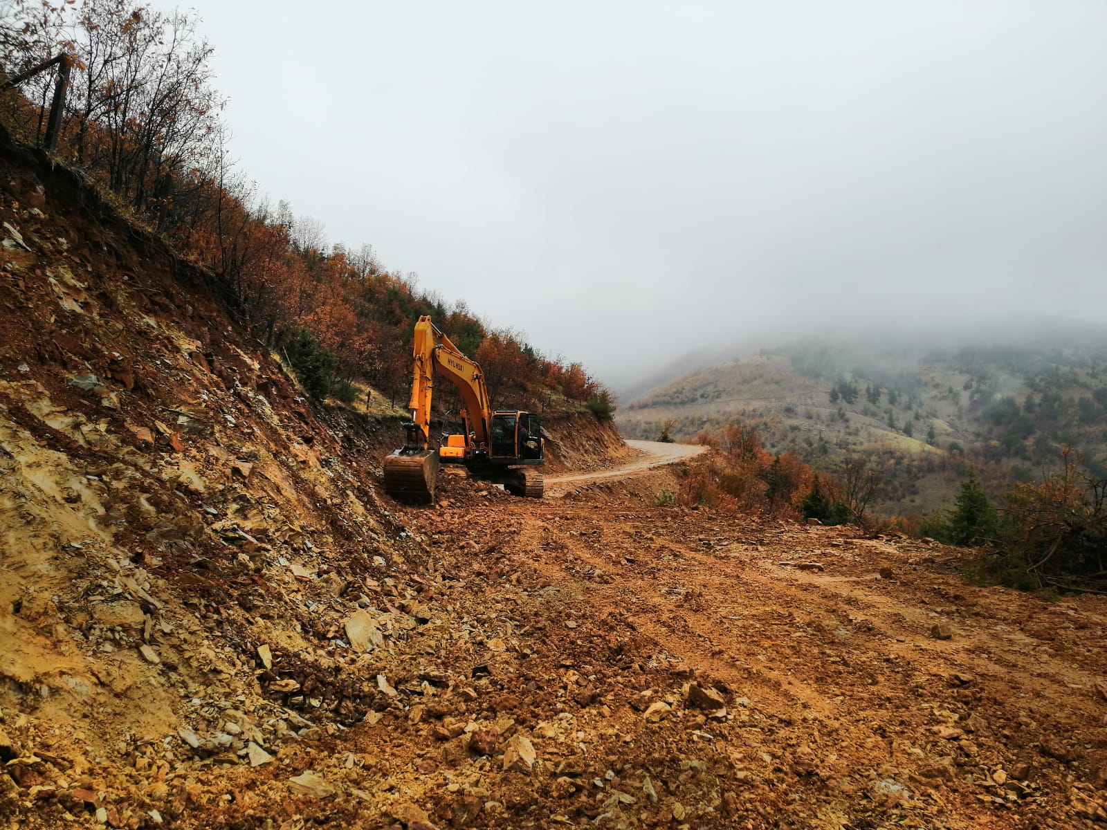 YAVŞAN YAYLASI YOLU GENİŞLETİLİYOR