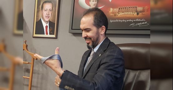 SİYASETİN VE KRAVAT BAĞLAMANIN USTASI