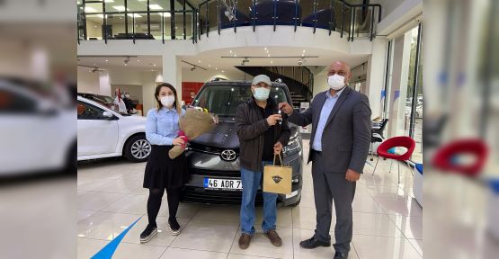 TOYOTA’NIN YENİ HAFİF TİCARİ MODELİ PROACE CITY İLK SAHİBİNE TESLİM EDİLDİ