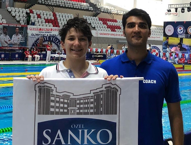 SANKO OKULLARININ YÜZME BAŞARISI