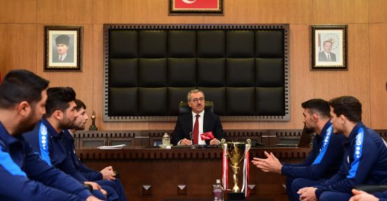 BAŞKAN GÜNGÖR’E ŞAMPİYON GÜREŞÇİ ZİYARETİ