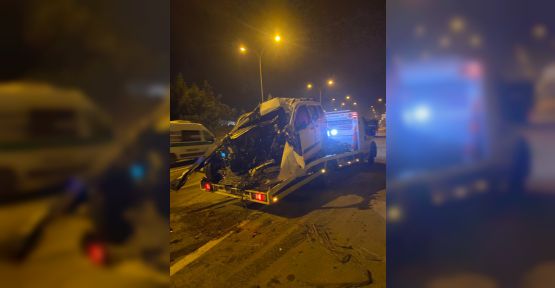 KAMYONET YÖNLENDİRME LEVHASINA ÇARPTI: 1 ÖLÜ