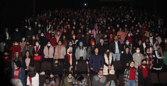 MÜKRİME HATUN ÖĞRENCİLERİNDEN AKİF’E YOĞUN İLGİ
