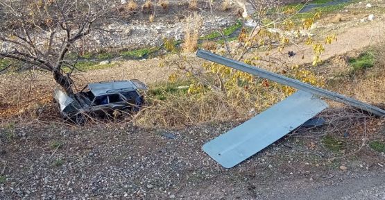 OTOMOBİL ŞARAMPOLE YUVARLANDI: 2 YARALI