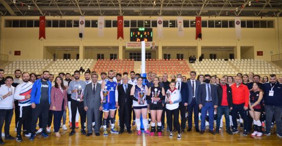 ÜNİVERSİTELER ARASI VOLEYBOL TURNUVASI’NDA KSÜ MADALYALARI TOPLADI