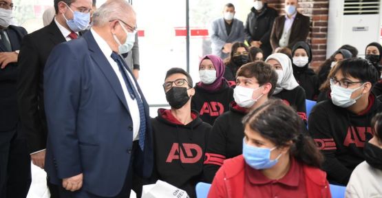 BAŞKAN MAHÇİÇEK, BİLGİNİZLE VE ÖZGÜVENİNİZLE ÜLKENİN GELECEĞİNE DAMGA VURACAKSINIZ.
