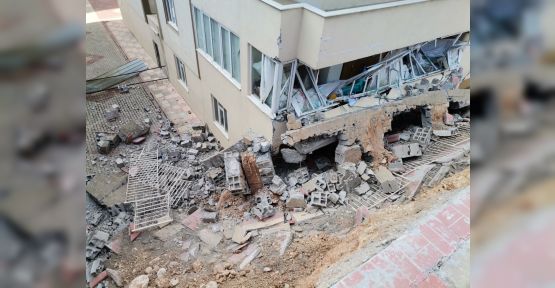 İSTİNAT DUVARI BİNANIN ÜZERİNE YIKILDI