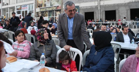 BAŞKAN GÜNGÖR’ÜN MAHALLE SAKİNLERİYLE İFTARI