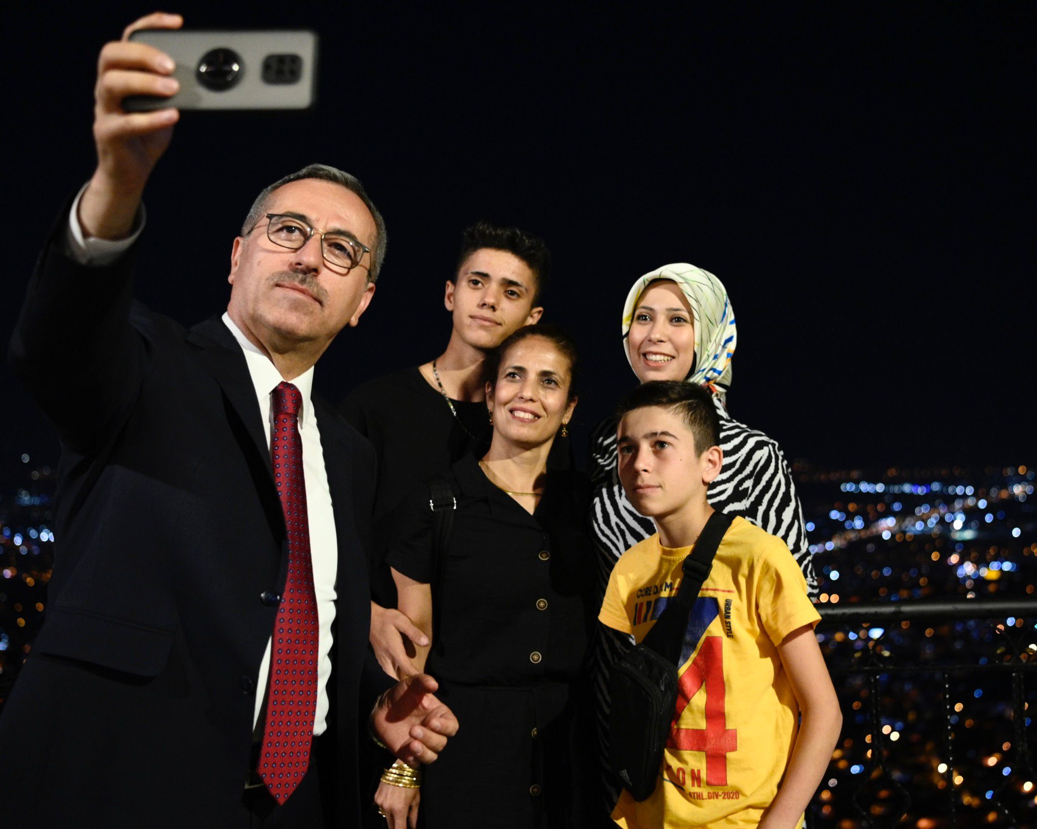 BAŞKAN GÜNGÖR, ŞAİRLER TEPESİ’NDE VATANDAŞLARLA