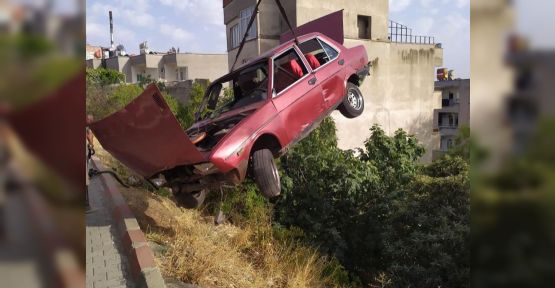 OTOMOBİL EVİN BAHÇESİNE UÇTU
