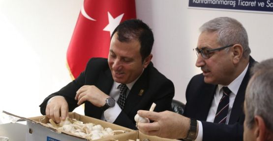 BAŞKAN YILMAZCAN’IN HEDİYESİ SARIMSAK OLDU