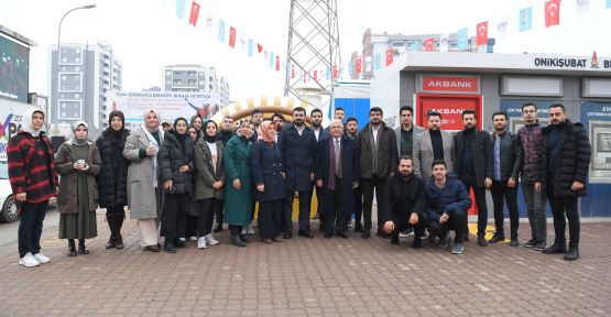 ONİKİŞUBAT BELEDİYESİ’NDEN ÖĞRENCİLERE SICAK ÇORBA, SİMİT VE ÇAY İKRAMI