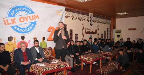 BAŞKAN MAHÇİÇEK, İLK KEZ OY KULLANACAK GENÇLERİN SORULARINI CEVAPLADI