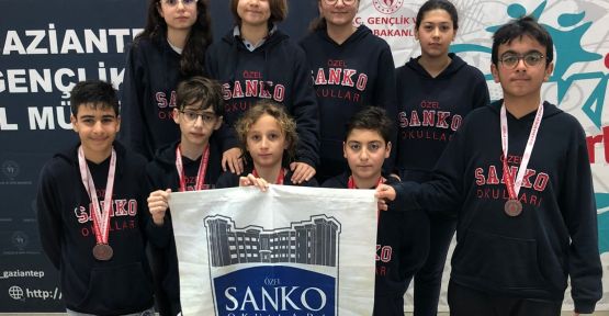 SANKO OKULLARI’NIN YÜZME BAŞARISI