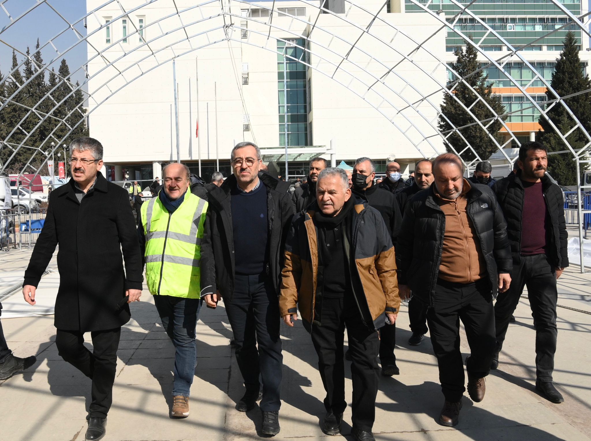 BAŞKAN GÜNGÖR; “YARALARIMIZI EL BİRLİĞİYLE SARIYORUZ”