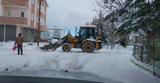BEKLENEN KAR GELDİ, BELEDİYE EKİPLERİ SEFERBER OLDU