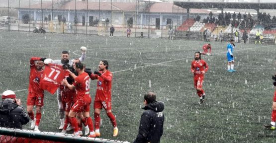 İSTİKLALSPOR YOLUNA KAYIPSIZ DEVAM EDİYOR