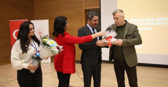 METİN ŞENTÜRK GENÇ BAKIŞ’TA GENÇLERLE BİR ARADA