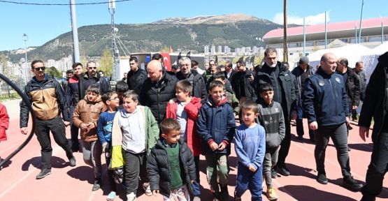 BAŞKAN GÜNGÖR, BAKAN KARAİSMAİLOĞLU İLE BARINMA MERKEZLERİNDE