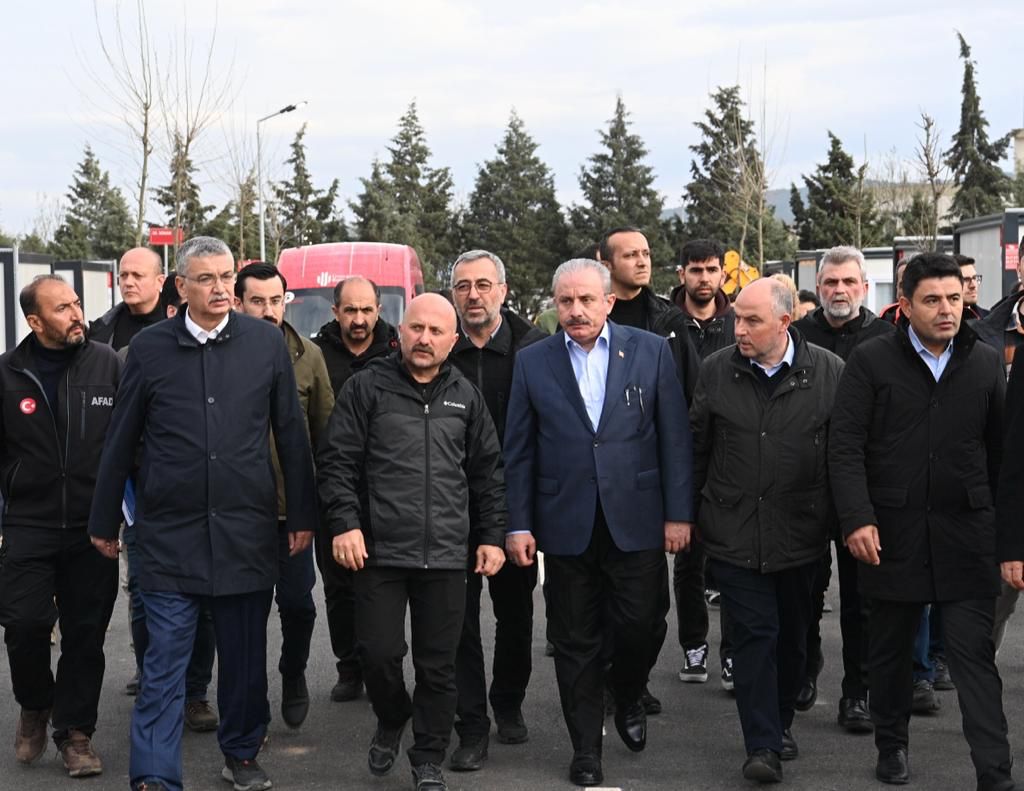 BAŞKAN GÜNGÖR, TBMM BAŞKANI ŞENTOP İLE GEÇİCİ BARINMA MERKEZLERİNDE