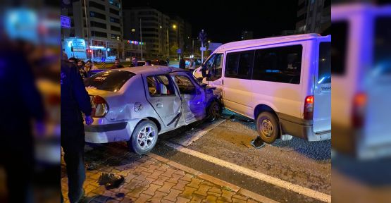 ZİNCİRLEME KAZA: 4 YARALI