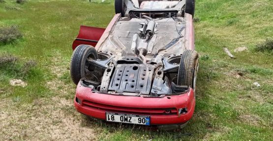 OTOMOBİL TAKLA ATTI: 2 YARALI