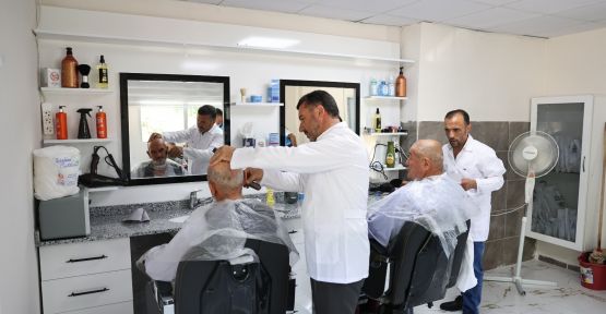60 YAŞ ÜSTÜ VATANDAŞLARA ÜCRETSİZ BERBER HİZMETİ