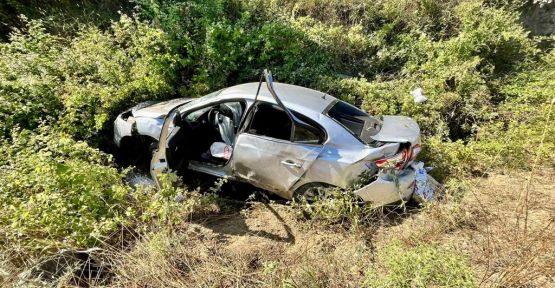 OTOMOBİL DERE YATAĞINA UÇTU: 4 YARALI