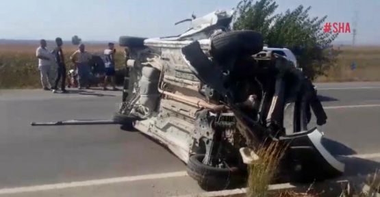 HAFİF TİCARİ ARAÇ TRAKTÖRE ÇARPTI 2 KİŞİ YARALANDI