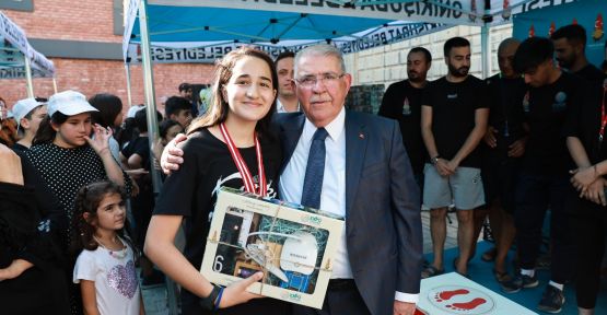 YAZ YÜZME KURSLARI MUHTEŞEM TÖRENLE SONA ERDİ