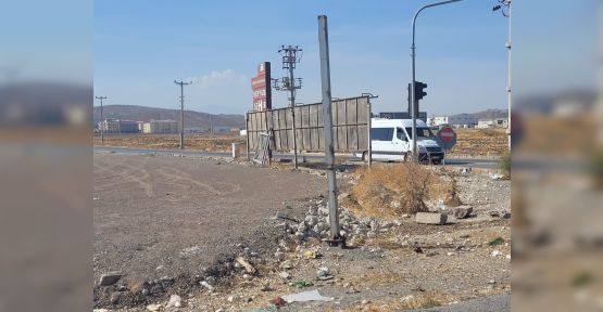 ŞEHİR HASTANESİNE KAVŞAKTA CEP AÇMAK ÇOK MU ZOR?