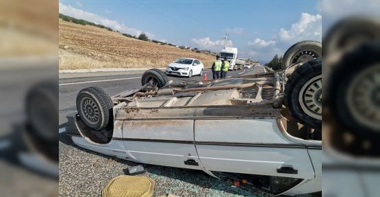 LASTİĞİ PATLAYAN OTOMOBİL TAKLA ATTI