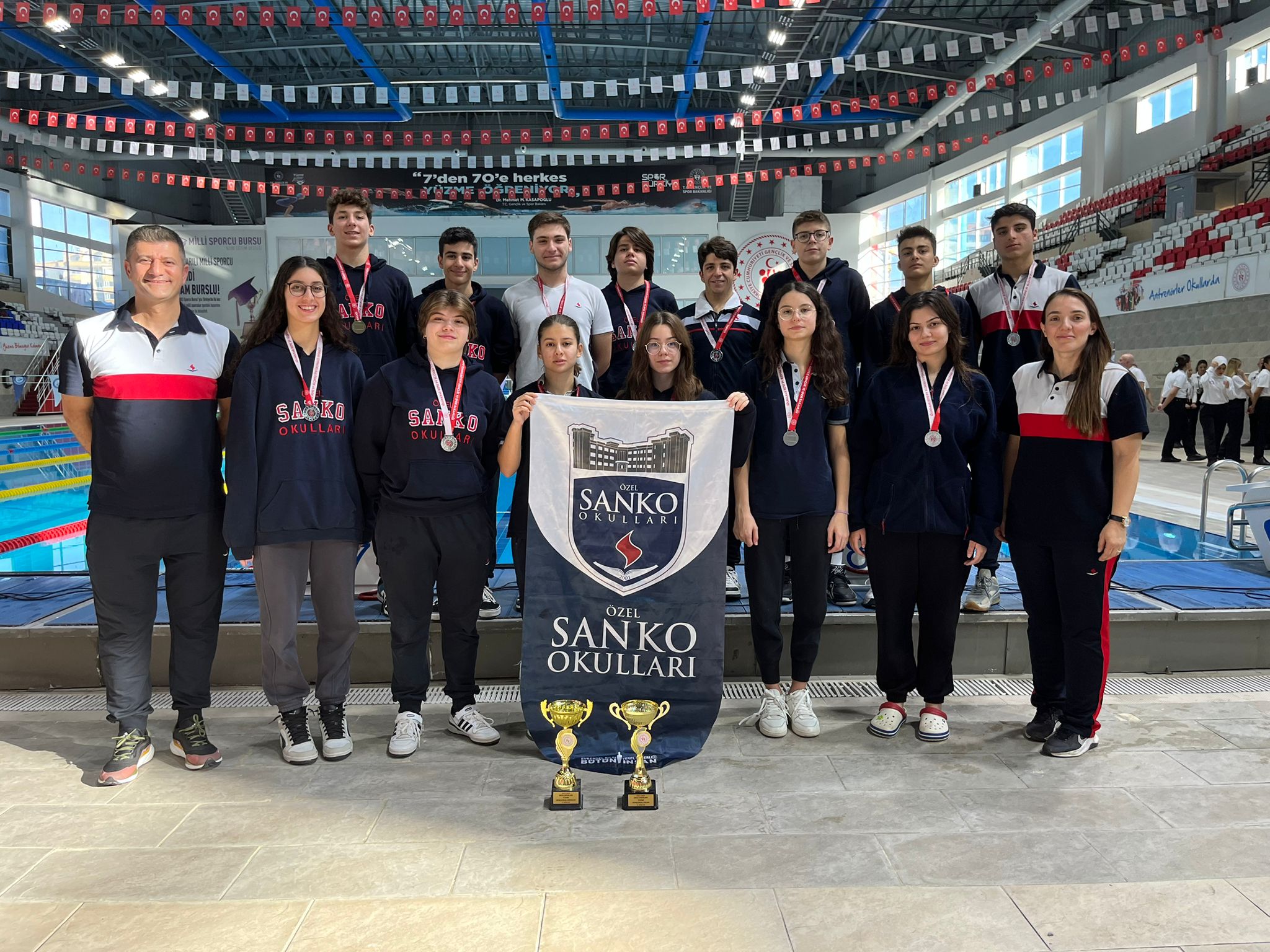 SANKO OKULLARI ÖĞRENCİLERİNİN YÜZME BAŞARISI