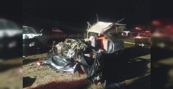 OTOMOBİLLER KAFA KAFAYA ÇARPIŞTI: 4 ÖLÜ, 6 YARALI