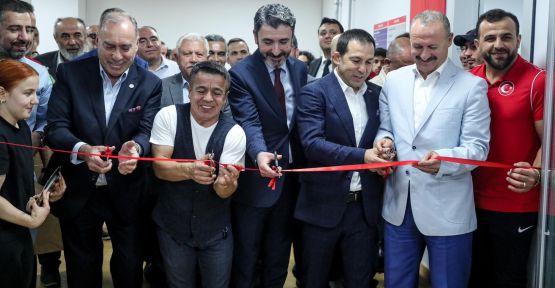 BAŞKAN DR. EROĞLU GÜREŞ SALONU AÇILIŞINDA