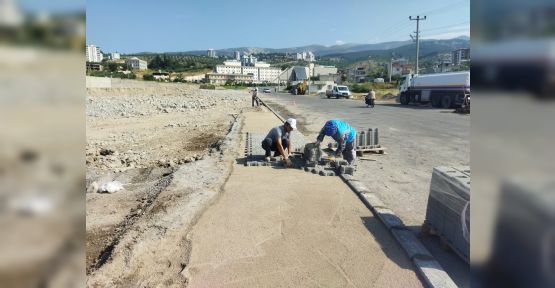 DULKADİROĞLU’NDA HASAR GÖREN KALDIRIMLAR YENİLENİYOR