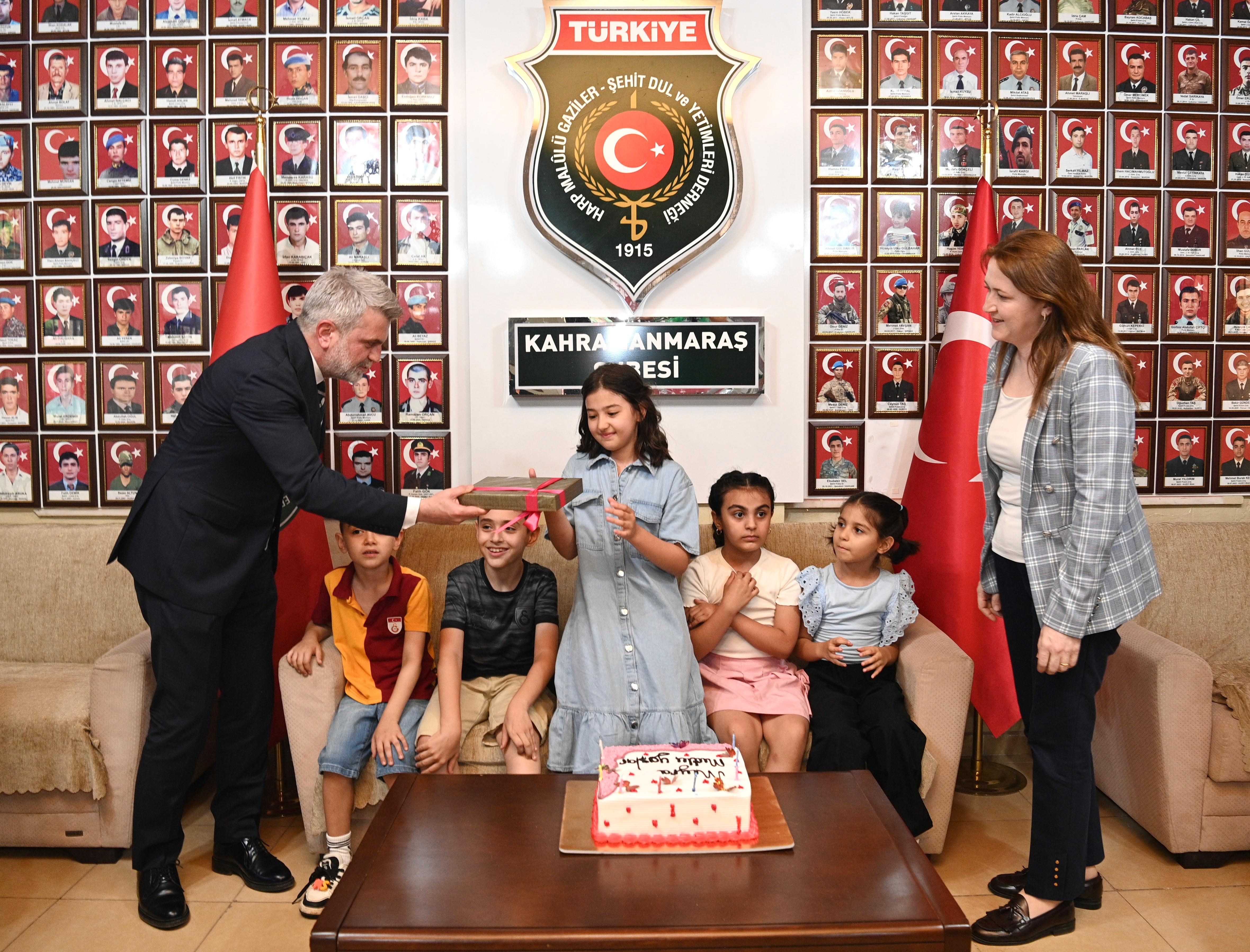 ŞEHİT KIZINA DOĞUM GÜNÜ SÜRPRİZİ BAŞKAN GÖRGEL’DEN