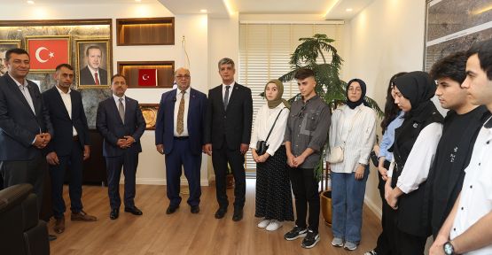 BAŞKAN AKPINAR’DAN BAŞARILI ÖĞRENCİLERE ÖDÜL