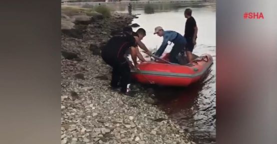 MAHSUR KALAN BALIKÇIYI İTFAİYE EKİPLERİ KURTARDI