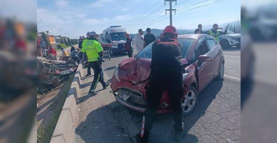 İKİ OTOMOBİL ÇARPIŞTI: 6 YARALI