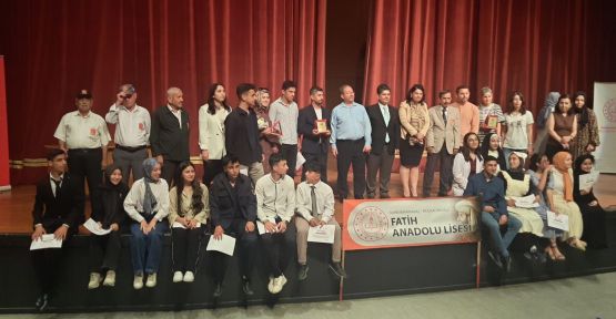 FATİH ANADOLU LİSESİNDEN TİYATRO OYUNU