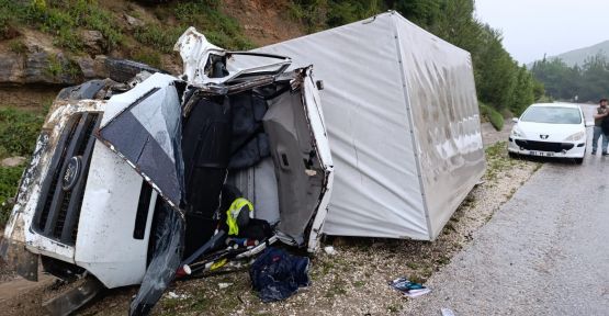 KAMYONET DEVRİLDİ: 1 YARALI