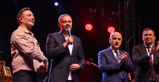 ONİKİŞUBAT GENÇLİK FESTİVALİNDE OĞUZHAN KOÇ SAHNESİ