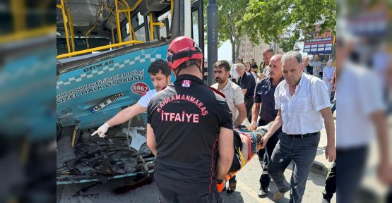 OTOMOBİL HALK OTOBÜSÜNE ÇARPTI: 1 ÖLÜ 8 YARALI