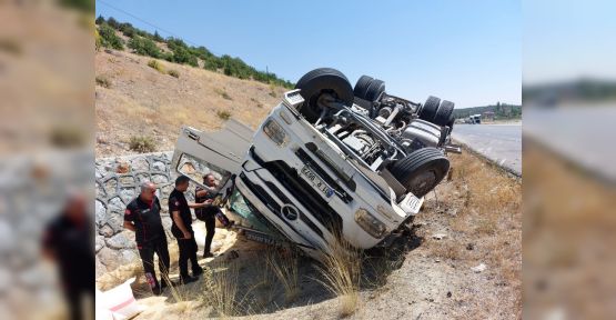 SAMAN YÜKLÜ TIR DEVRİLDİ: 1 YARALI